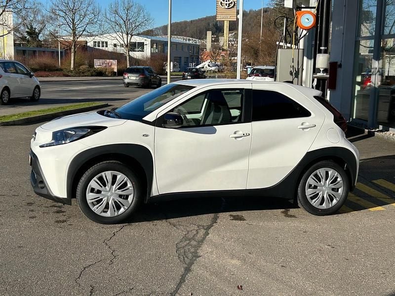 Gebraucht Toyota Aygo X Comfort 72 PS (52 kW) 2024 Weiss SUV