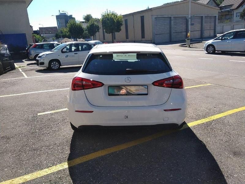 Gebraucht Mercedes A180 116 PS (85 kW) 2019 Limousine