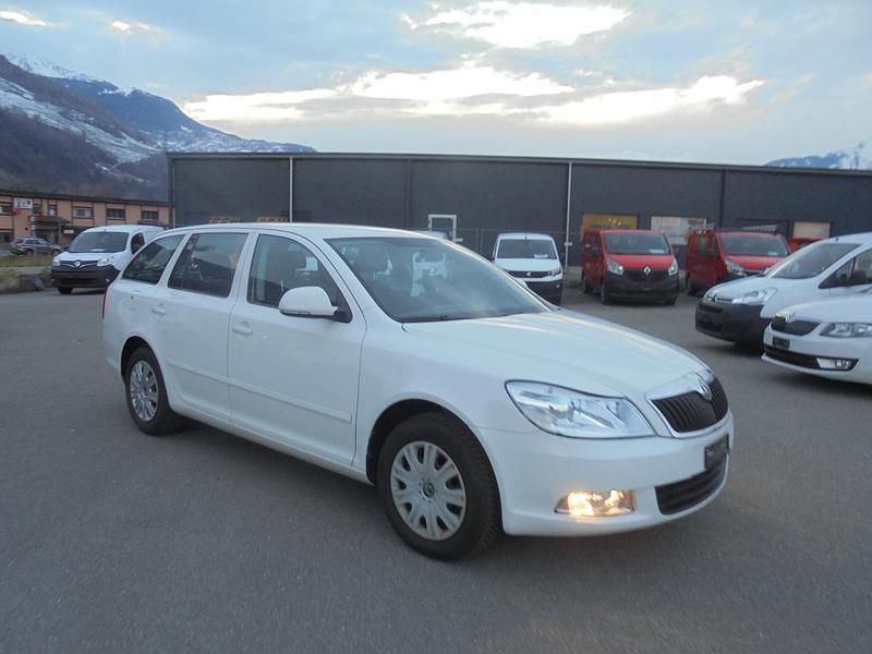Gebraucht Skoda Octavia Ambition 105 PS (77 kW) 2012 Kombi