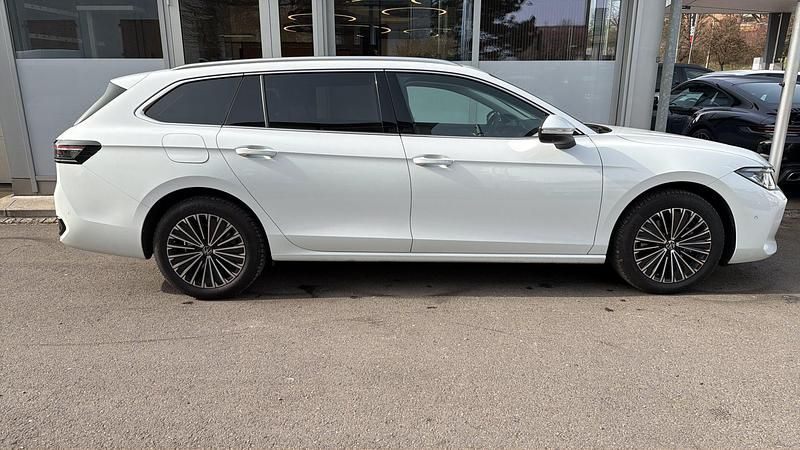 Gebraucht VW Passat Elegance 150 PS (110 kW) 2024 Kombi