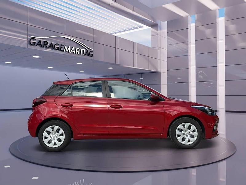 Gebraucht Hyundai i20 101 PS (74 kW) 2020 Rot Limousine