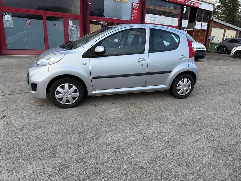 Gebraucht Peugeot 107 68 PS (50 kW) 2010 Kleinwagen