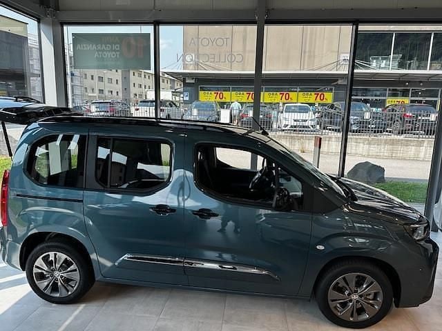 Neu Toyota Proace Verso City 130 PS (95 kW) 2025 Blau Kombi