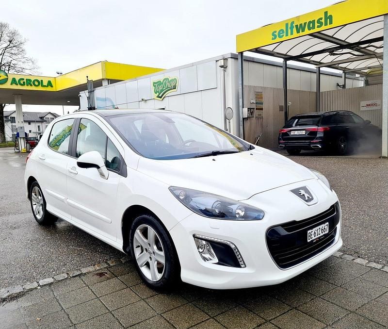 Gebraucht Peugeot 308 Allure 112 PS (82 kW) 2012 Limousine