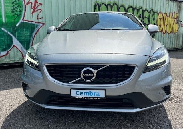 Gebraucht Volvo V40 R-Design Momentum 122 PS (89 kW) 2018 Kombi