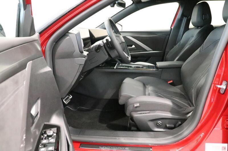 Neu Opel Astra Ultimate 181 PS (133 kW) 2025 Rot Limousine