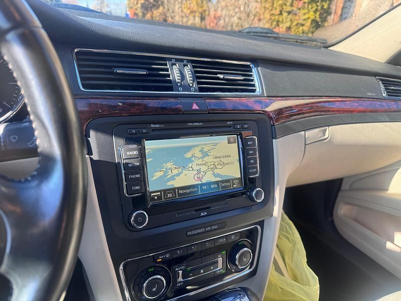 Gebraucht Skoda Superb Elegance 160 PS (117 kW) 2012 Kombi