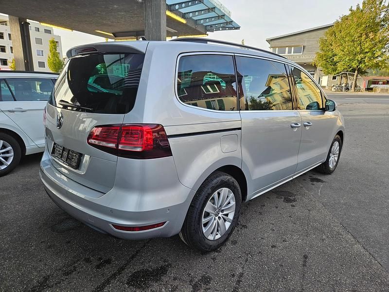 Gebraucht VW Sharan Comfortline 150 PS (110 kW) 2021 Van / Kleinbus
