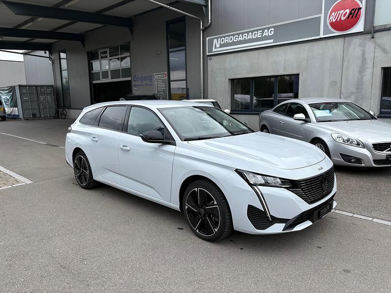 Gebraucht 2024 Peugeot e-308 Allure Kleinwagen | CHF 31’450 (Etwas zu teuer) - Bild 1/4