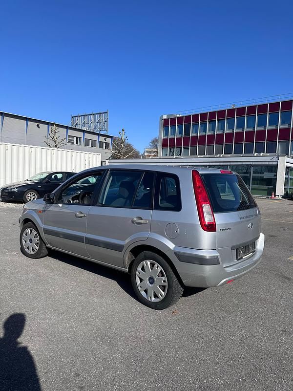 Gebraucht Ford Fusion 101 PS (74 kW) 2010 Kleinwagen