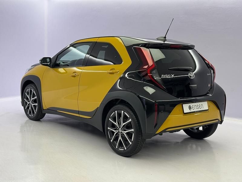 Neu Toyota Aygo X Sport 116 PS (85 kW) 2025 Gelb SUV