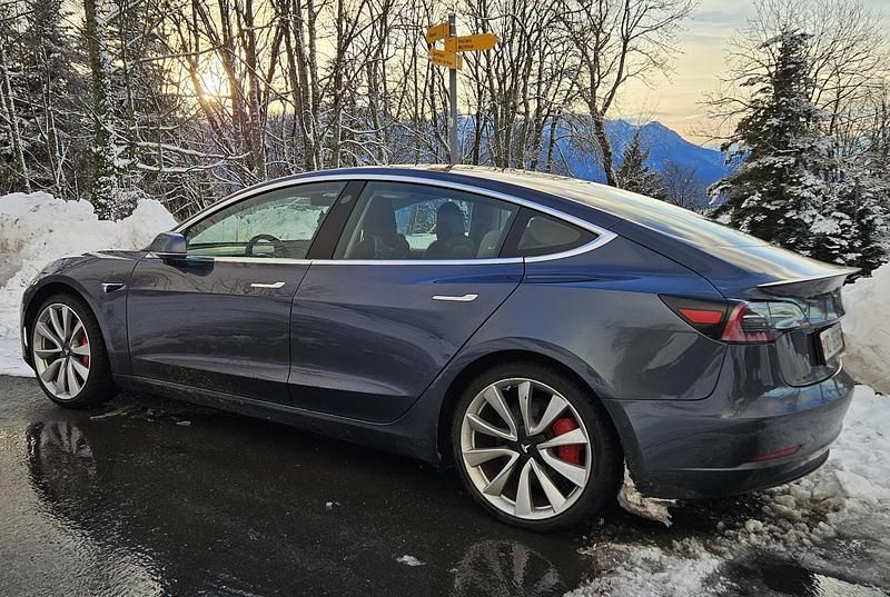 Gebraucht 2019 Tesla Model 3 Performance Limousine | CHF 17’900 (Etwas zu teuer) - Bild 1/4