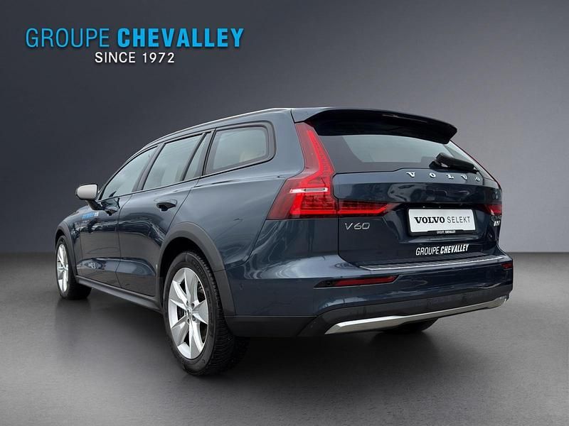 Gebraucht Volvo V60 CC Plus 250 PS (183 kW) 2023 Blau Kombi