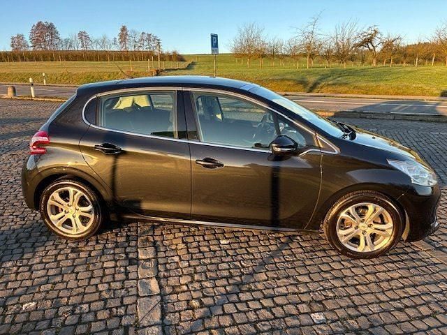 Gebraucht Peugeot 208 Allure 120 PS (88 kW) 2012 Kleinwagen