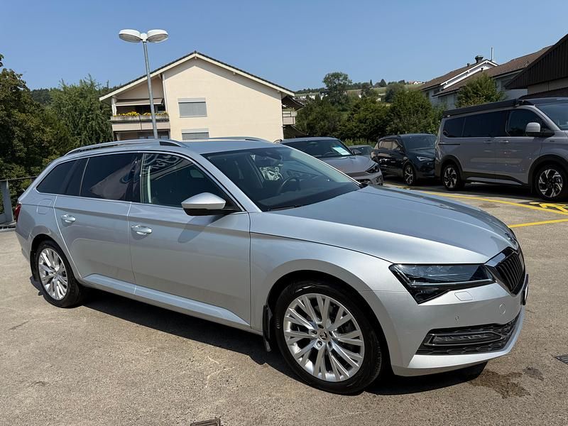 Gebraucht Skoda Superb Style 200 PS (147 kW) 2023 Silber Kombi