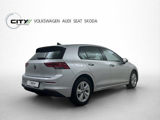 Gebraucht VW Golf VIII Life 116 PS (85 kW) 2024 Silber Limousine