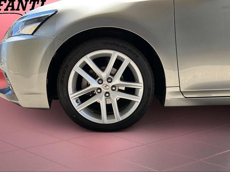 Gebraucht Lexus CT200h 136 PS (100 kW) 2020 Weiss Limousine