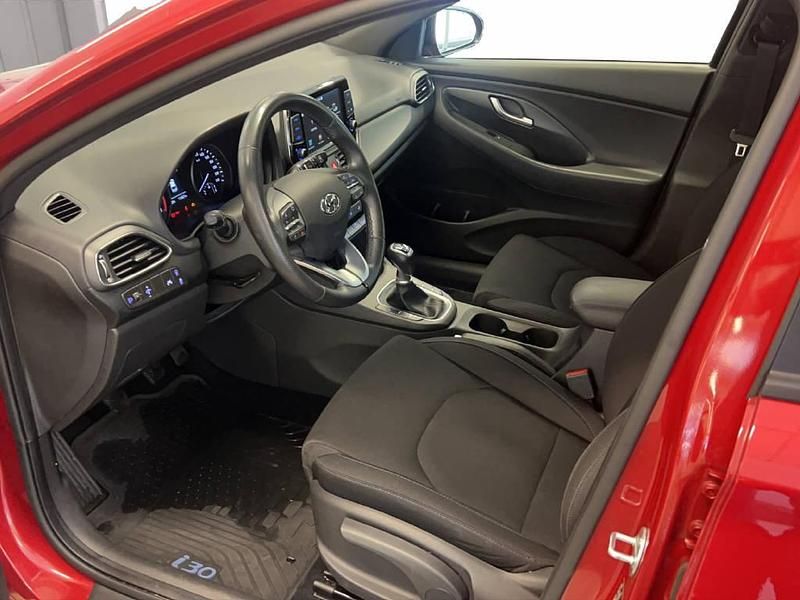 Gebraucht Hyundai i30 GO! 99 PS (72 kW) 2018 Rot Limousine