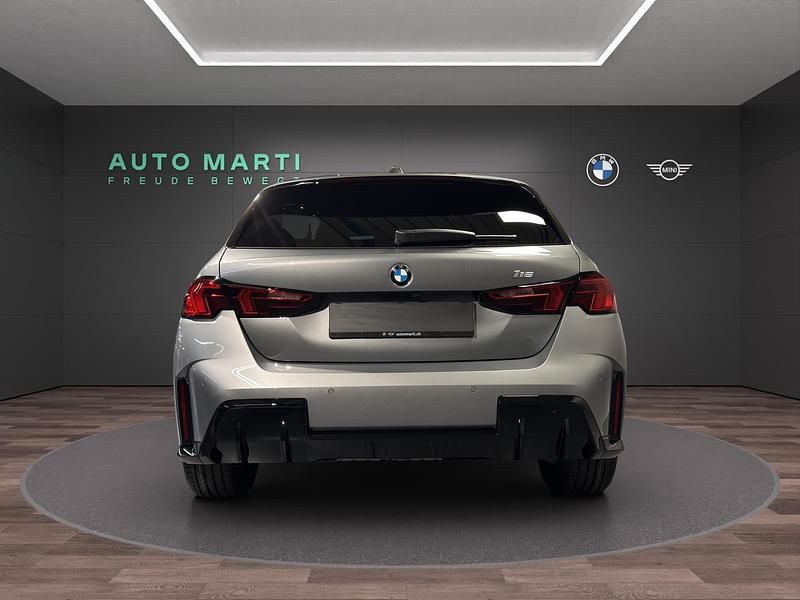 Neu BMW 116 Performance 122 PS (89 kW) 2026 Grau Kleinwagen