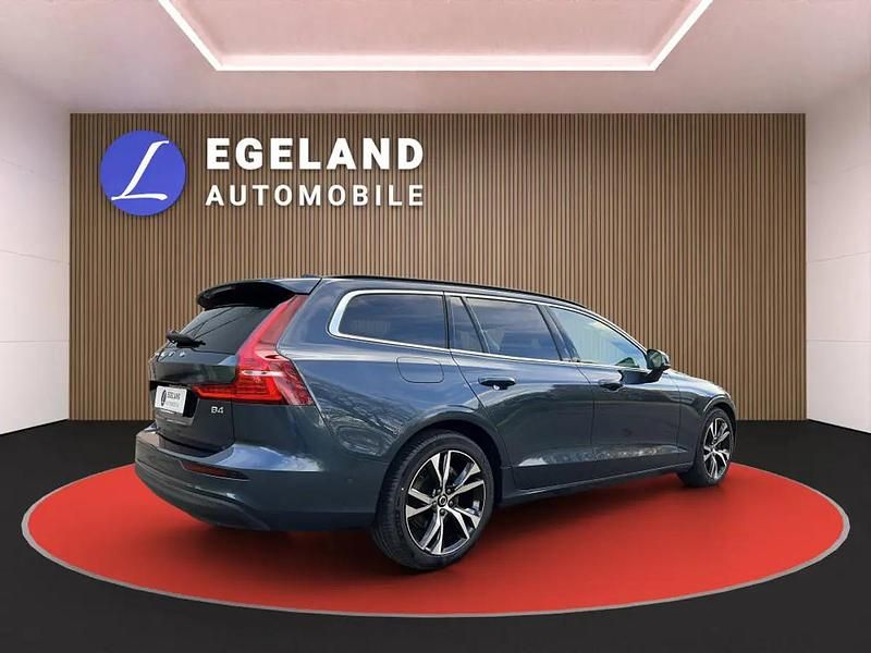 Gebraucht Volvo V60 Core 211 PS (155 kW) 2025 Blau Kombi
