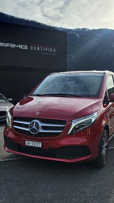 Rot Gebraucht 2022 Mercedes V220 Van / Kleinbus | CHF 55’699 (Fairer Preis) - Bild 1/4