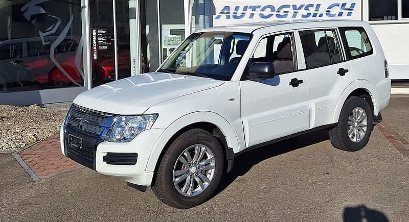 Weiss Gebraucht 2015 Mitsubishi Pajero Plus SUV | CHF 32’800 - Bild 1/4