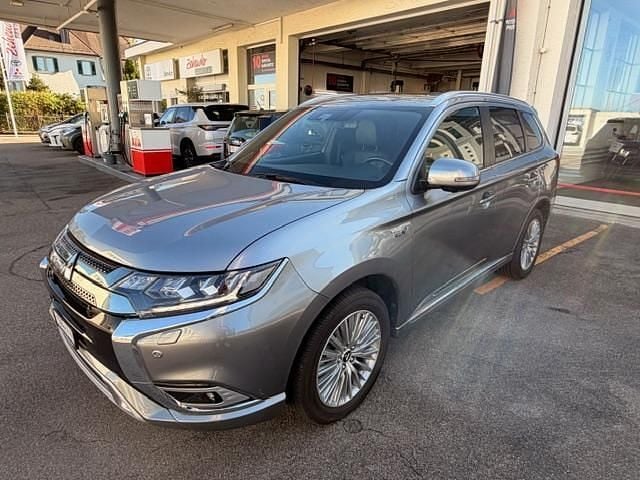 Grau Gebraucht 2021 Mitsubishi Outlander P-HEV SUV | CHF 26’500 (Fairer Preis) - Bild 1/4
