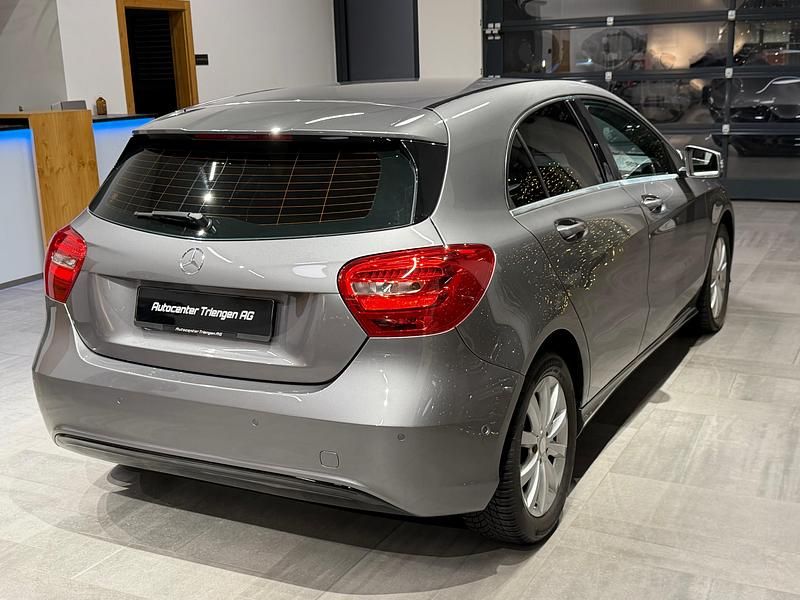 Gebraucht Mercedes A200 Style 136 PS (100 kW) 2016 Grau Limousine