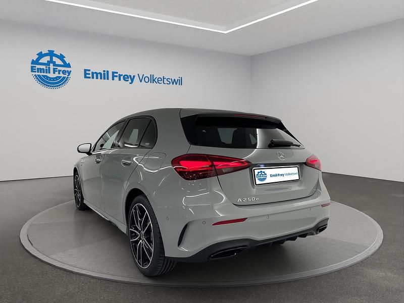 Neu Mercedes A250 AMG line 218 PS (160 kW) 2025 Grau Limousine