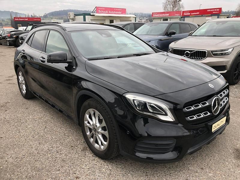 Gebraucht Mercedes GLA220 AMG line 184 PS (135 kW) 2019 SUV