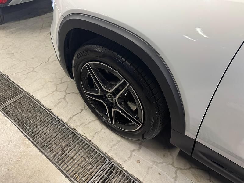 Gebraucht Mercedes GLB200 AMG line 163 PS (119 kW) 2022 SUV