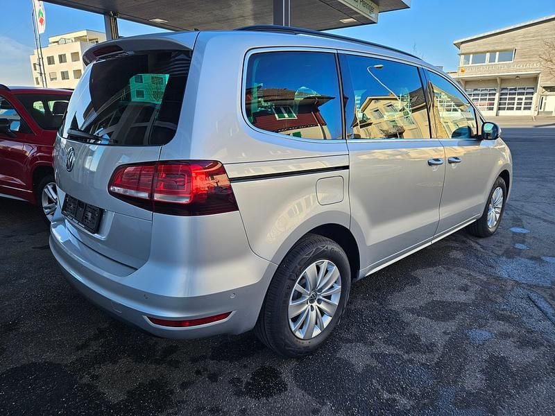 Gebraucht VW Sharan Comfortline 150 PS (110 kW) 2022 Van / Kleinbus
