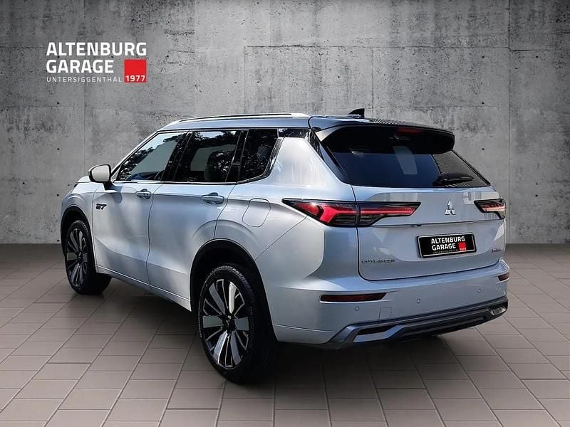 Neu Mitsubishi Outlander P-HEV Instyle 306 PS (225 kW) 2025 Weiss