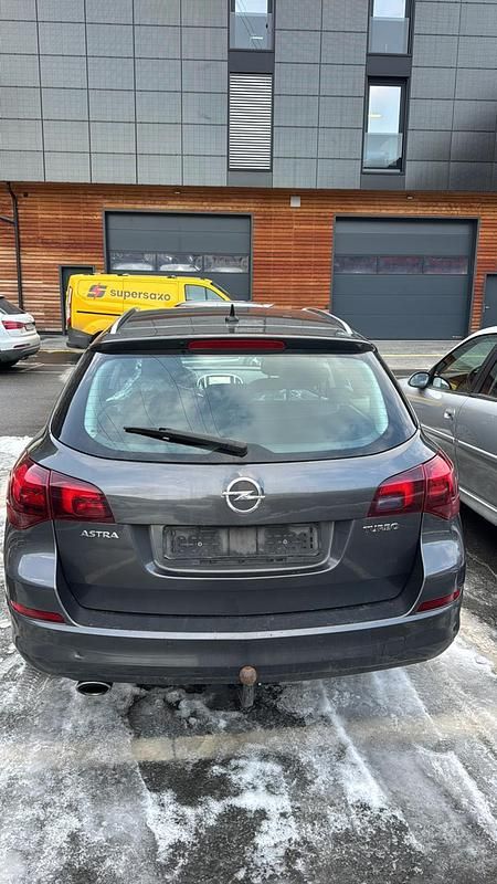 Gebraucht Opel Astra Enjoy 180 PS (132 kW) 2011