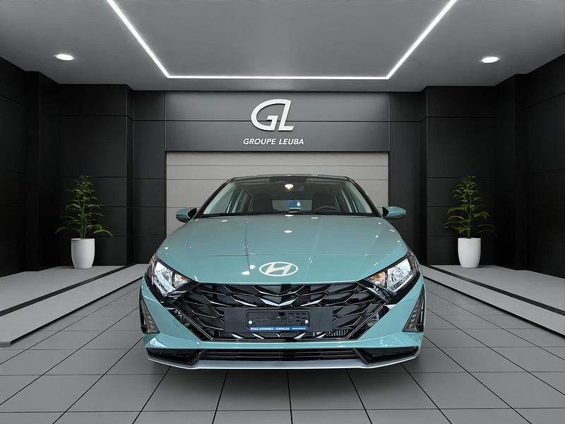 Neu Hyundai i20 100 PS (73 kW) 2026 Grün Limousine