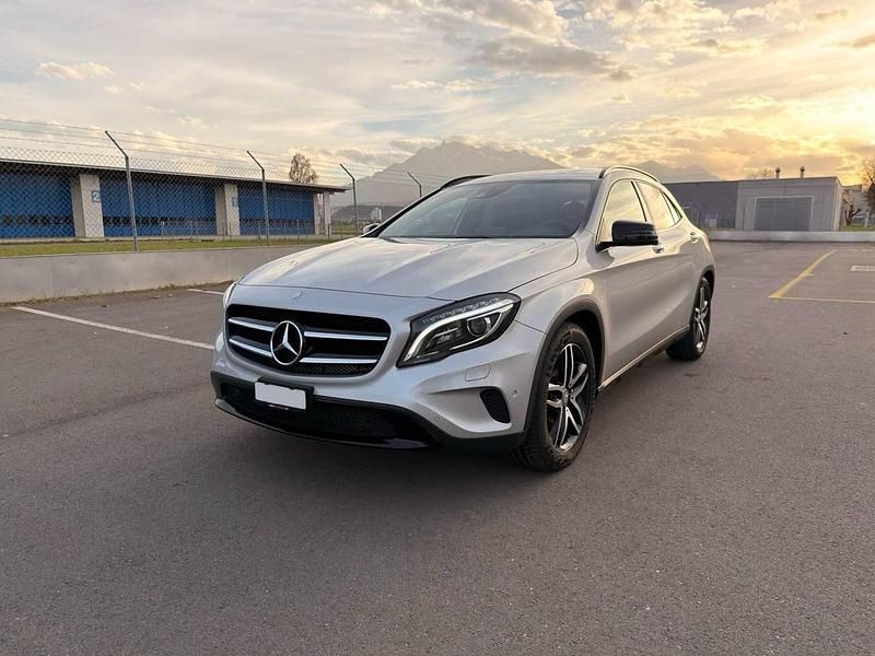 Gebraucht 2016 Mercedes GLA200 Night SUV | CHF 10’899 - Bild 1/4