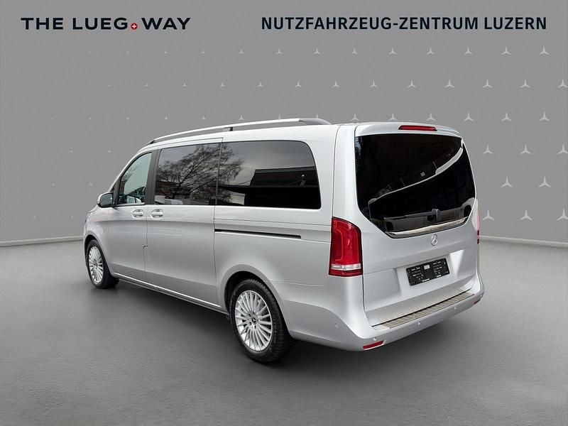 Gebraucht Mercedes V220 163 PS (119 kW) 2018 Silber Van / Kleinbus