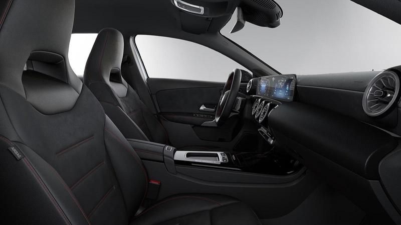 Gebraucht Mercedes A200 Night 163 PS (119 kW) 2025 Silber Limousine