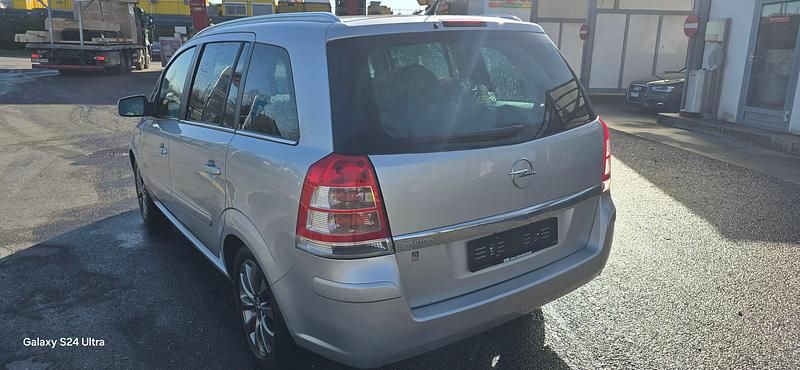 Gebraucht Opel Zafira 140 PS (102 kW) 2010 Van / Kleinbus