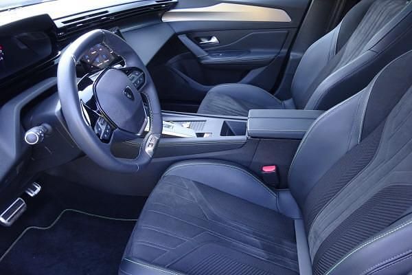 Gebraucht Peugeot 408 GT 180 PS (132 kW) 2024 Weiss Limousine