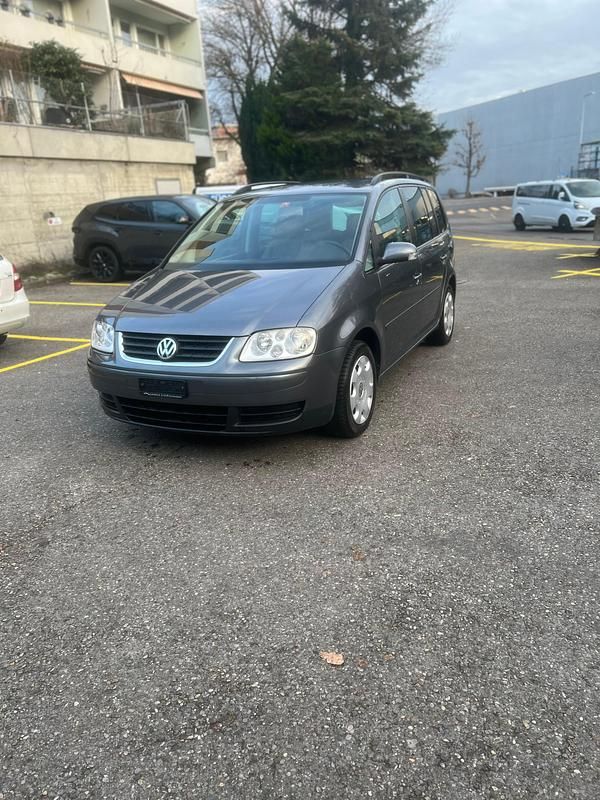 Gebraucht 2005 VW Touran Highline Van / Kleinbus | CHF 4’350 (Etwas zu teuer) - Bild 1/4