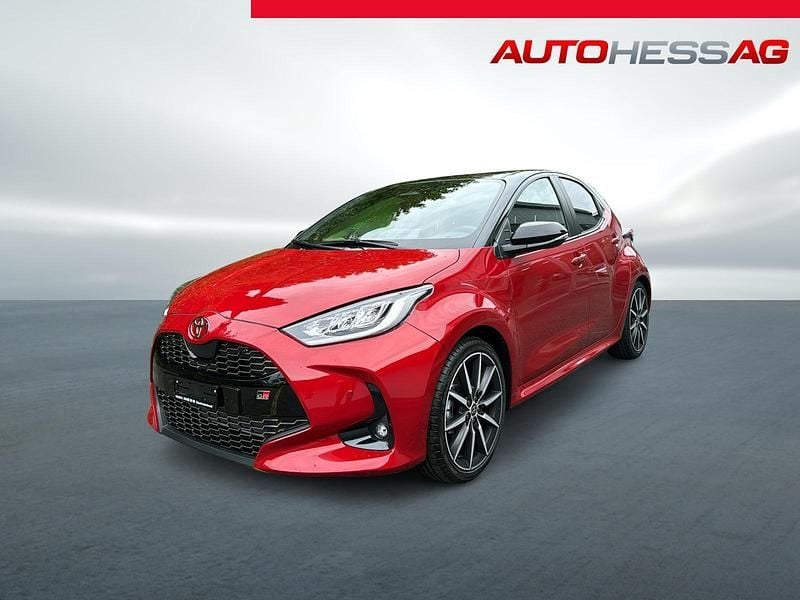 Rot Neu 2025 Toyota Yaris Hybrid Sport Limousine | CHF 32’980 (Fairer Preis) - Bild 1/4