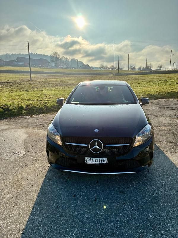 Gebraucht 2017 Mercedes 180 Limousine | CHF 12’000 - Bild 1/4