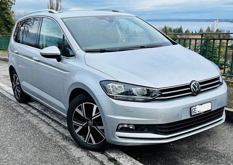 Gebraucht VW Touran Highline 150 PS (110 kW) 2021 Van / Kleinbus