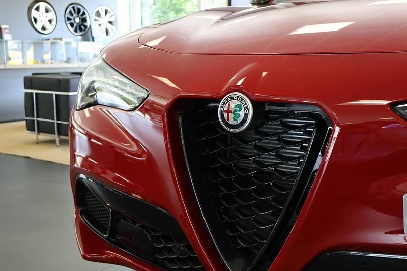 Neu Alfa Romeo Stelvio Veloce 280 PS (205 kW) 2025 Rot SUV