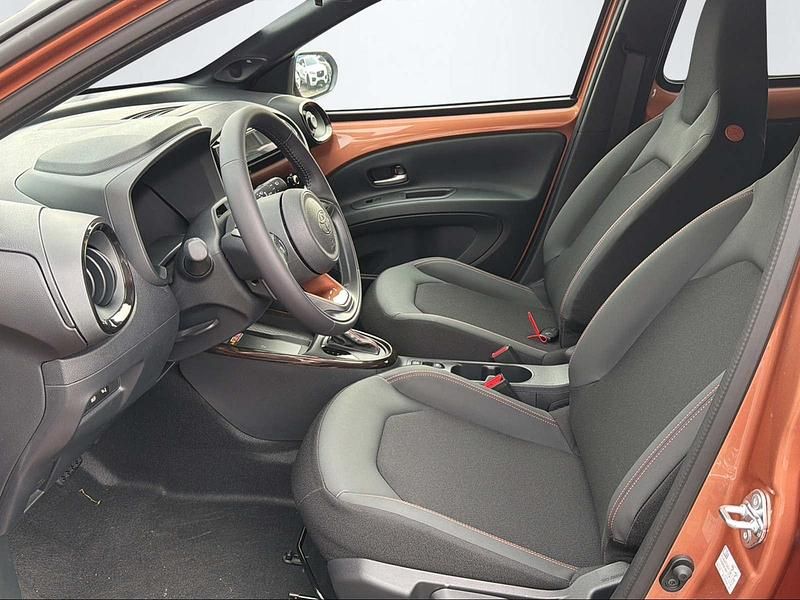 Neu Toyota Aygo X Style 116 PS (85 kW) 2025 Braun SUV