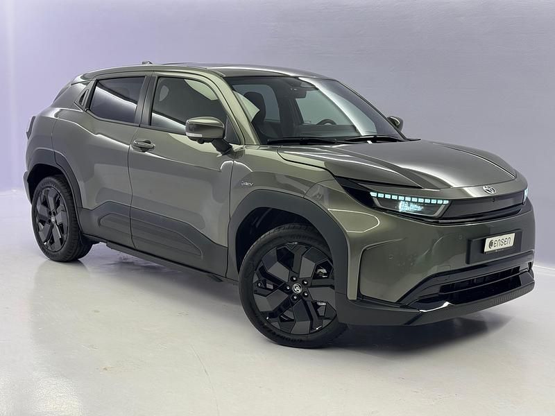 Grün Neu 2025 Toyota Urban Cruiser Premium SUV | CHF 40’590 - Bild 1/4