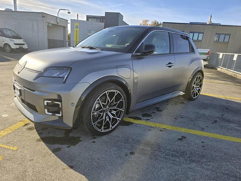 Grau Gebraucht 2025 Renault 5 E-Tech Komfort Limousine | CHF 37’400 (Teuer) - Bild 1/4