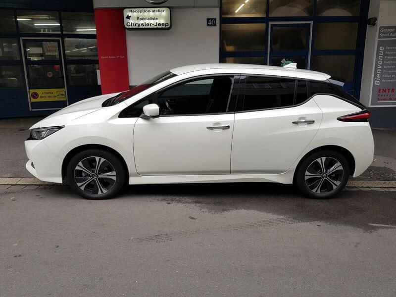 Weiss Gebraucht 2021 Nissan Leaf N-Connecta Kleinwagen | CHF 18’900 (Fairer Preis) - Bild 1/4