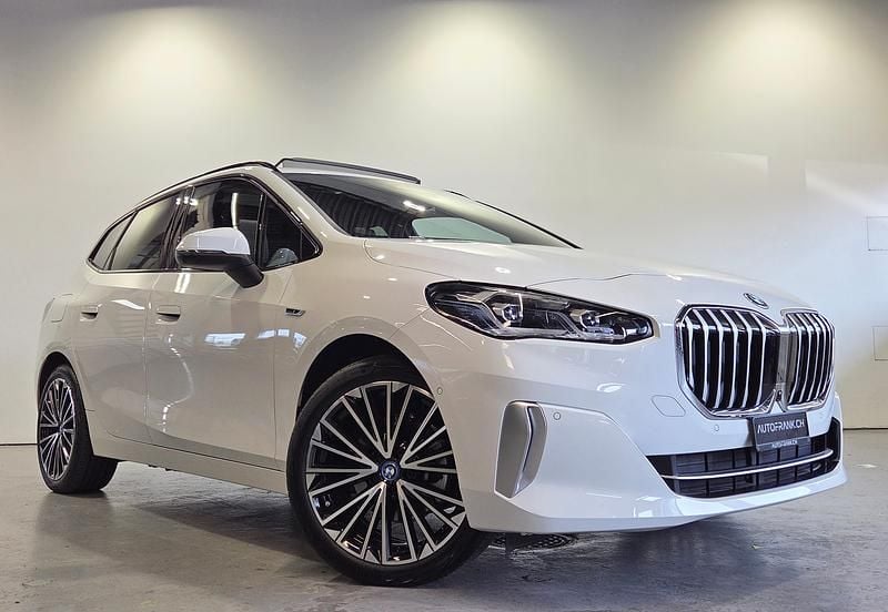 Weiss Gebraucht 2022 BMW 225 Active Tourer Luxury Line Van / Kleinbus | CHF 34’800 (Fairer Preis) - Bild 1/4